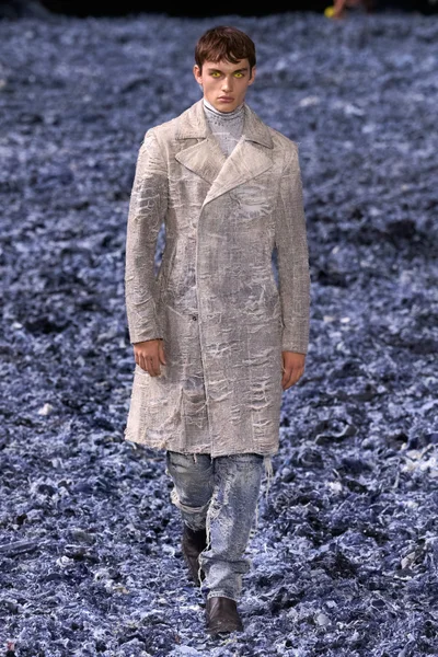 Look 27